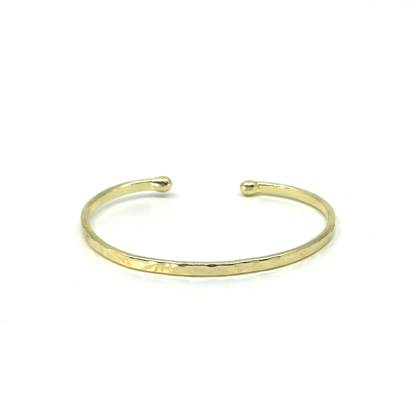 Messing half ronde armband met gehamerd patroon