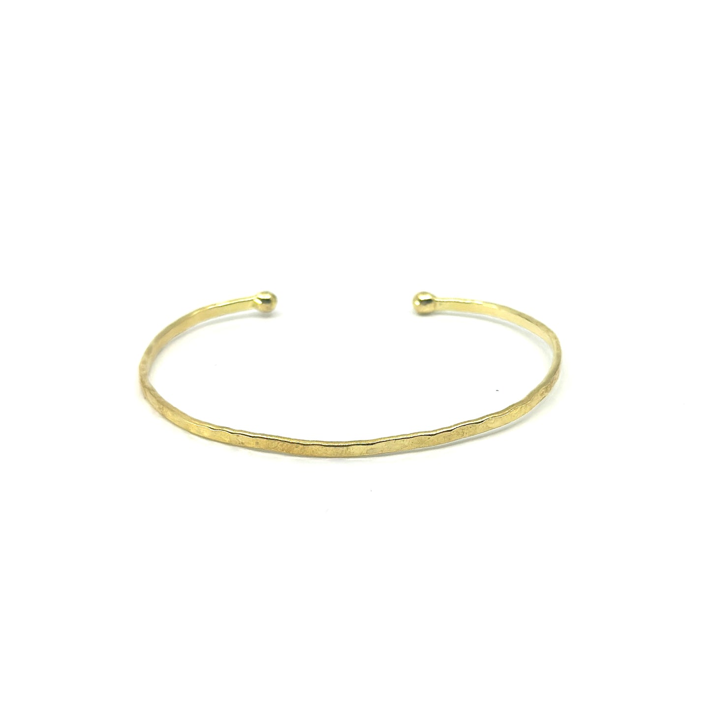 Messing armband met gehamerde structuur