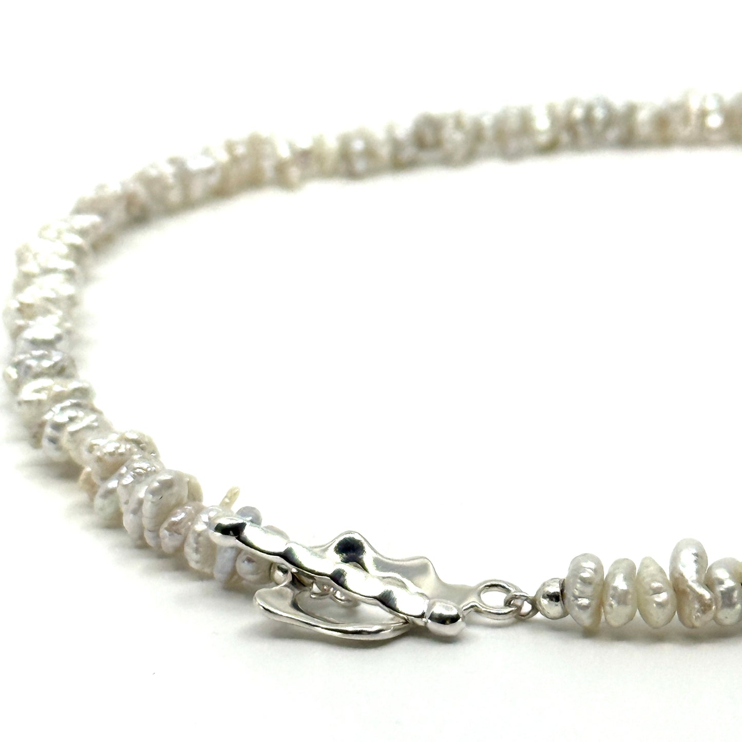 Keshi Pearl ketting met organische vorm zilveren sluiting