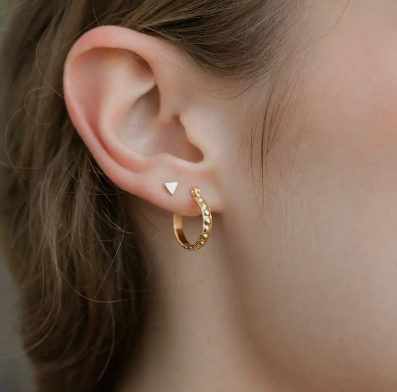 Vergulde oorbellen met balletjes