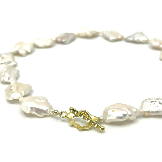 Ketting met grote Biwa parels en vergulde sluiting