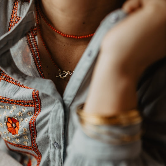 Dubbele Koraalketting met Zilveren organische vorm sluiting