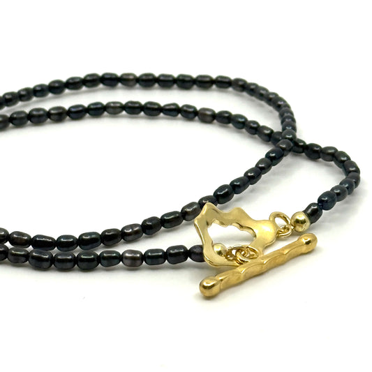 Korte Dark Pearls ketting met vergulde sluiting