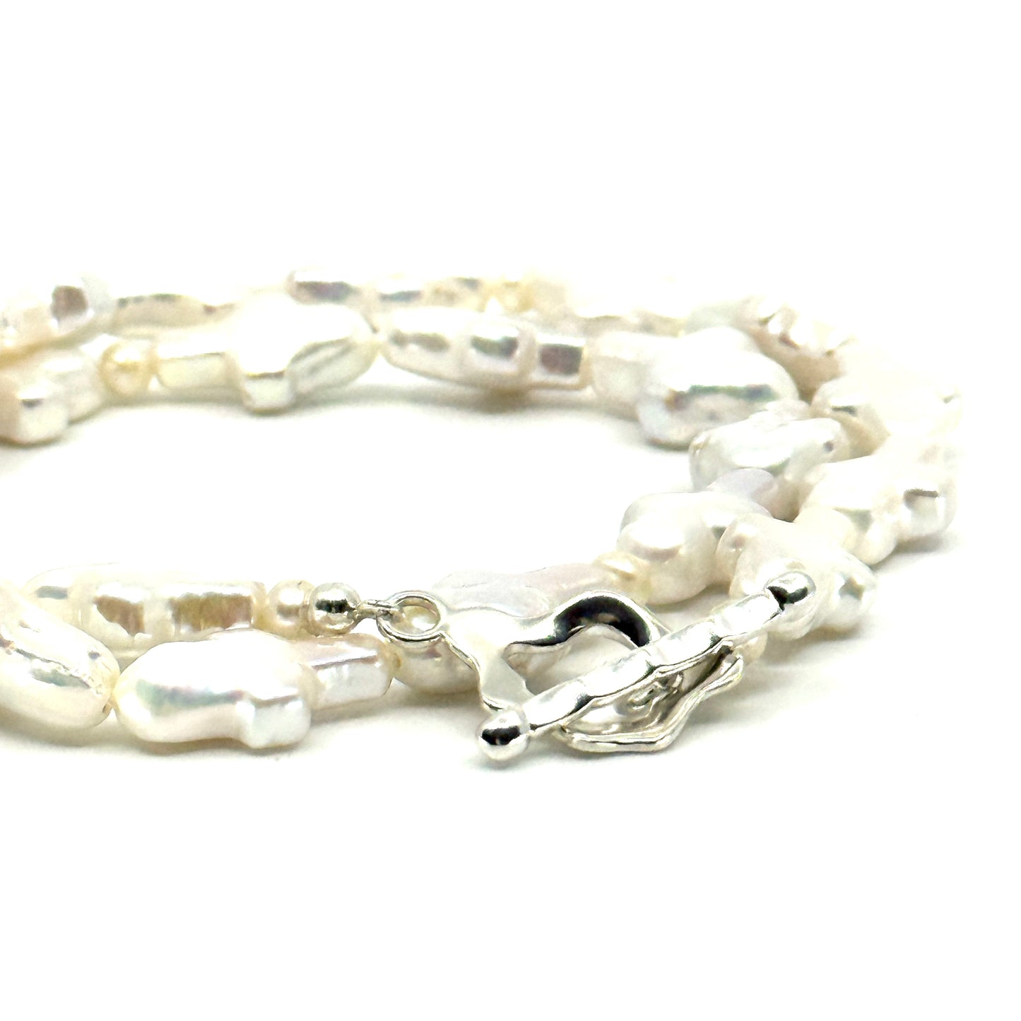 Parel ketting met organische vorm zilveren sluiting