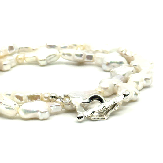 Parel ketting met organische vorm zilveren sluiting