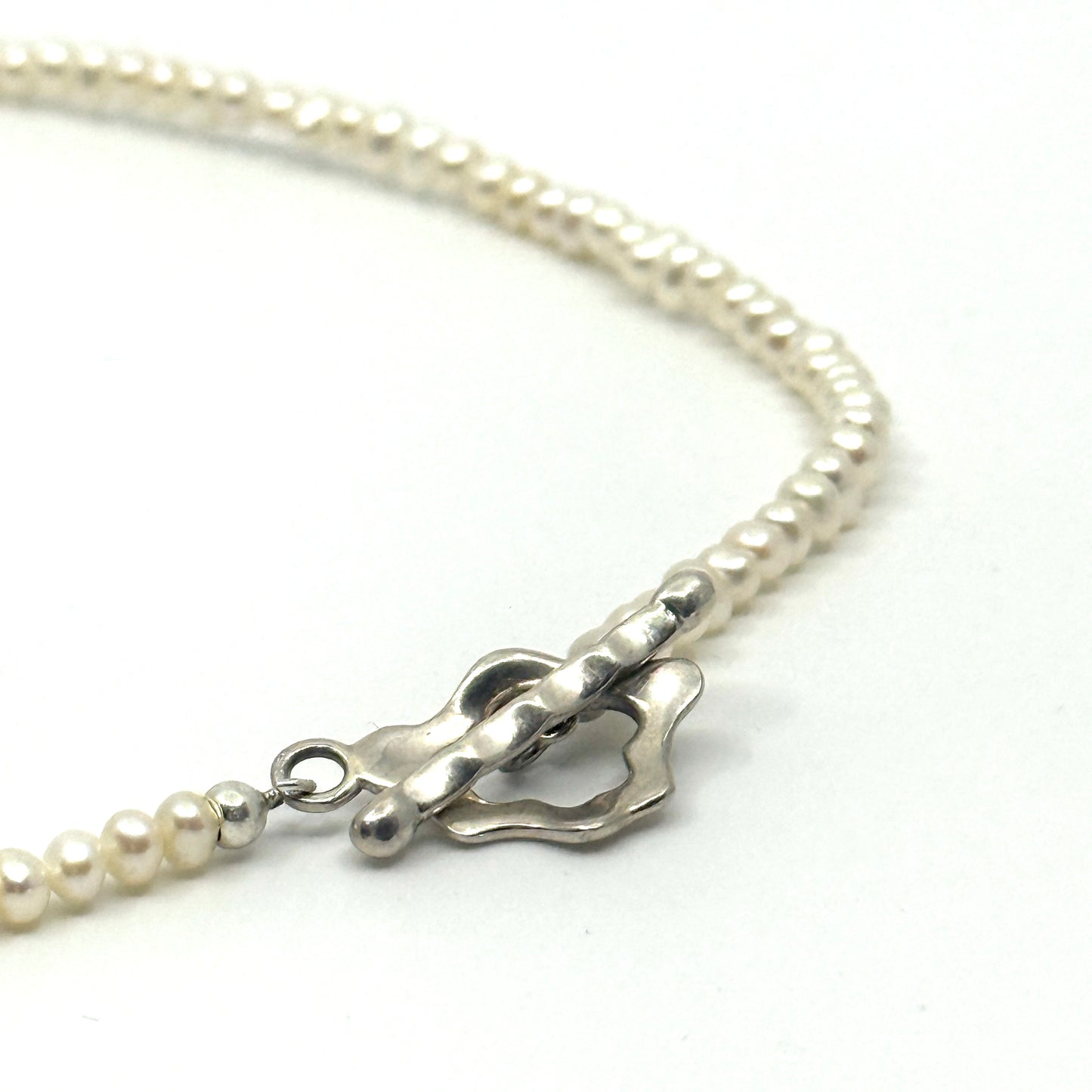 Korte parel ketting met zilveren sluiting